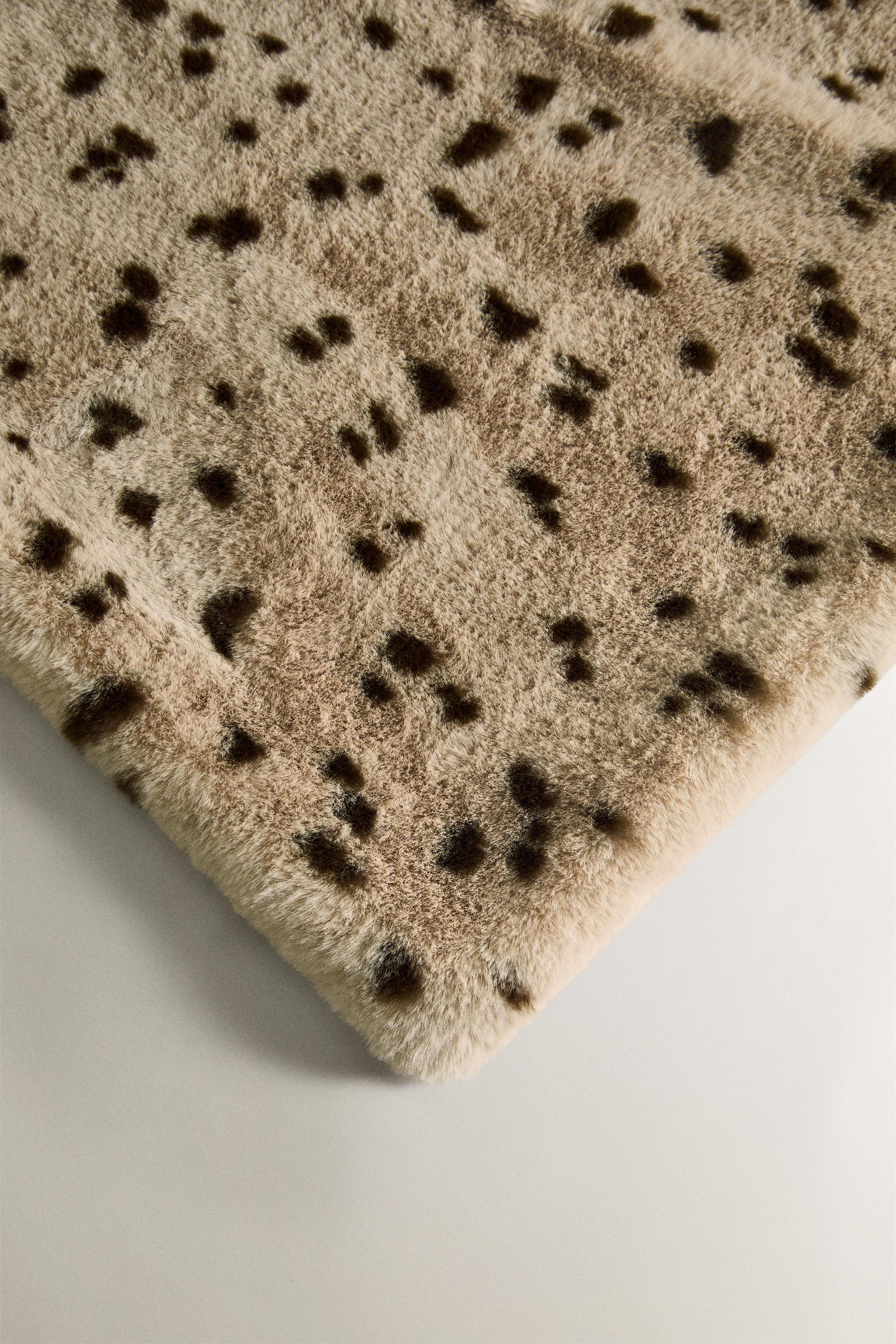 ANIMAL PRINT FAUX FUR BLANKET